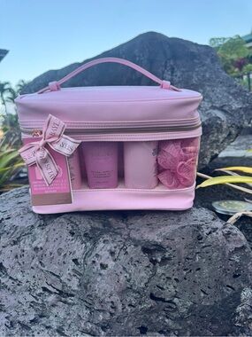 Baylis & Harding Pink Vanity Bag Gift Set NWT Luxury Cosmetic Travel Set